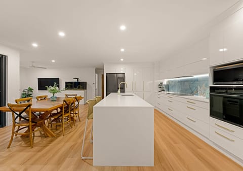 FAMILY HOME WITH ALL THE EXTRAS
