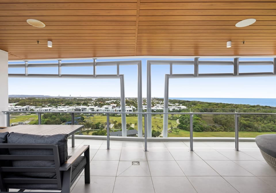 North Facing Luxury Penthouse with Rooftop Terrace