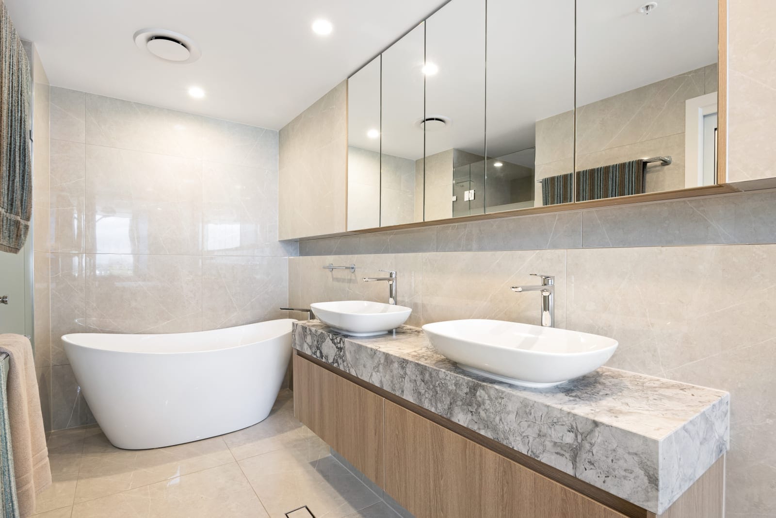 North Facing Luxury Penthouse with Rooftop Terrace