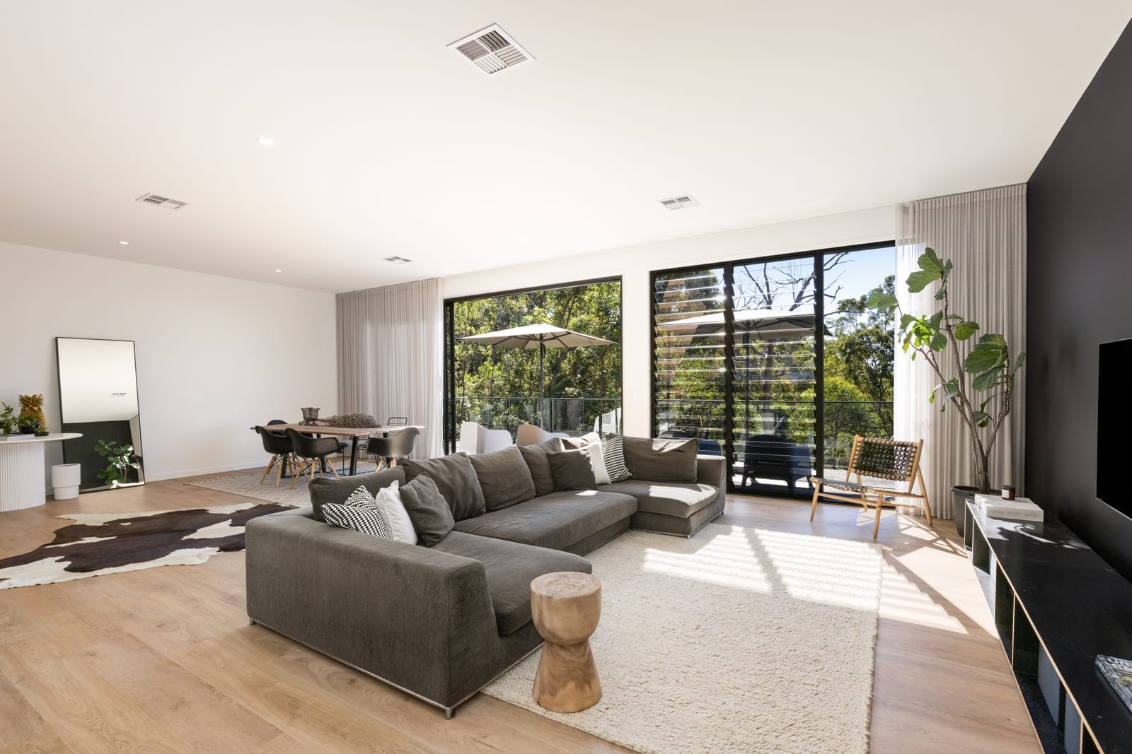 Effortless Elegance, Easy-Care Acreage, Ocean Views!