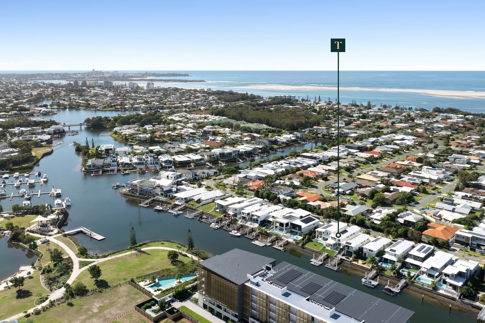 ​Elegant Entertainer: Waterfront with Pontoon & Ocean Access
