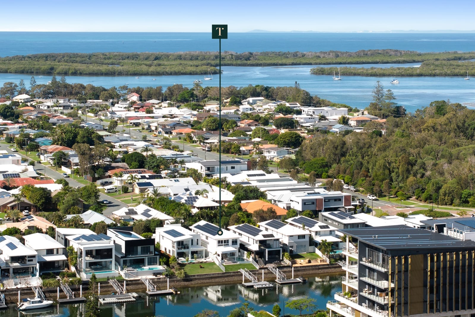 ​Elegant Entertainer: Waterfront with Pontoon & Ocean Access
