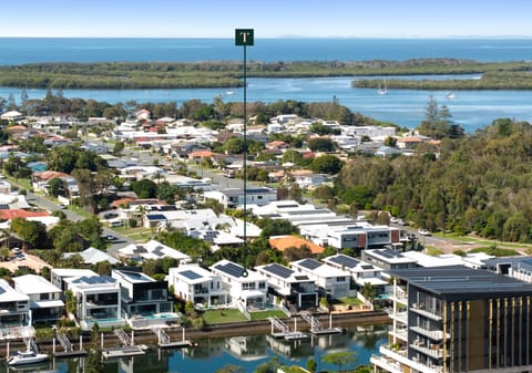 ​Elegant Entertainer: Waterfront with Pontoon & Ocean Access
