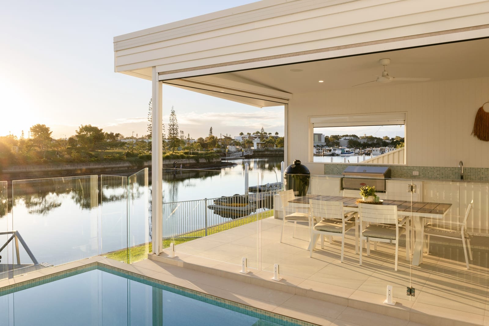 ​Elegant Entertainer: Waterfront with Pontoon & Ocean Access