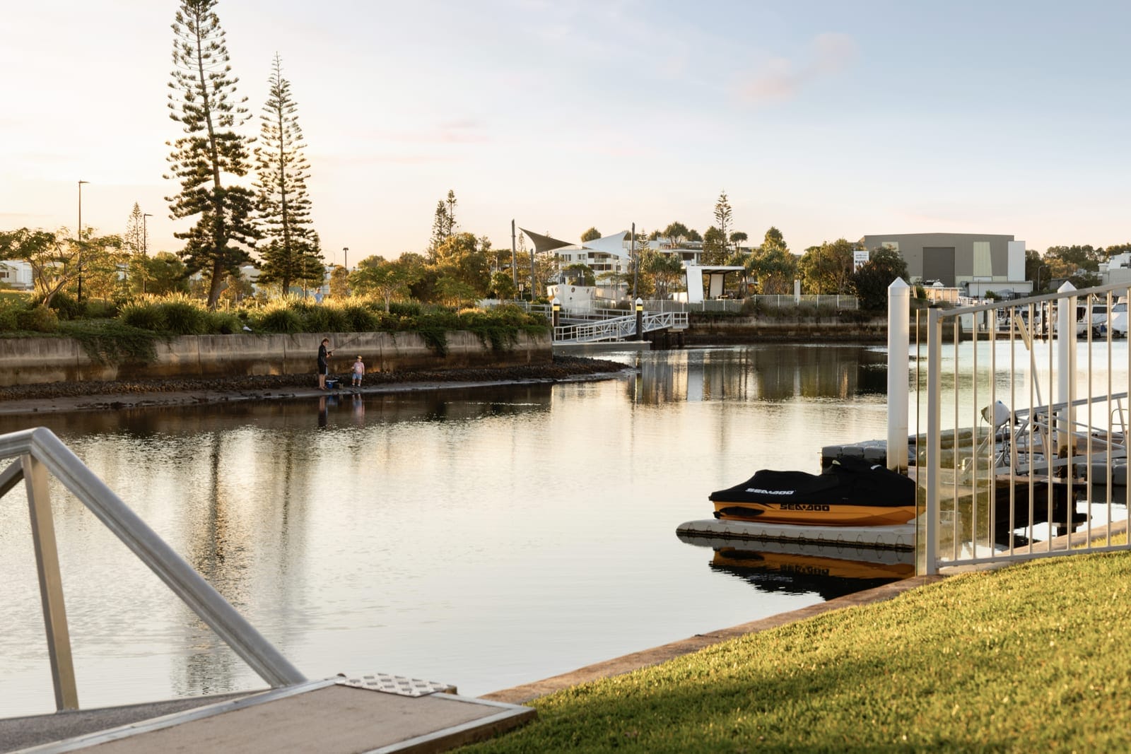 ​Elegant Entertainer: Waterfront with Pontoon & Ocean Access
