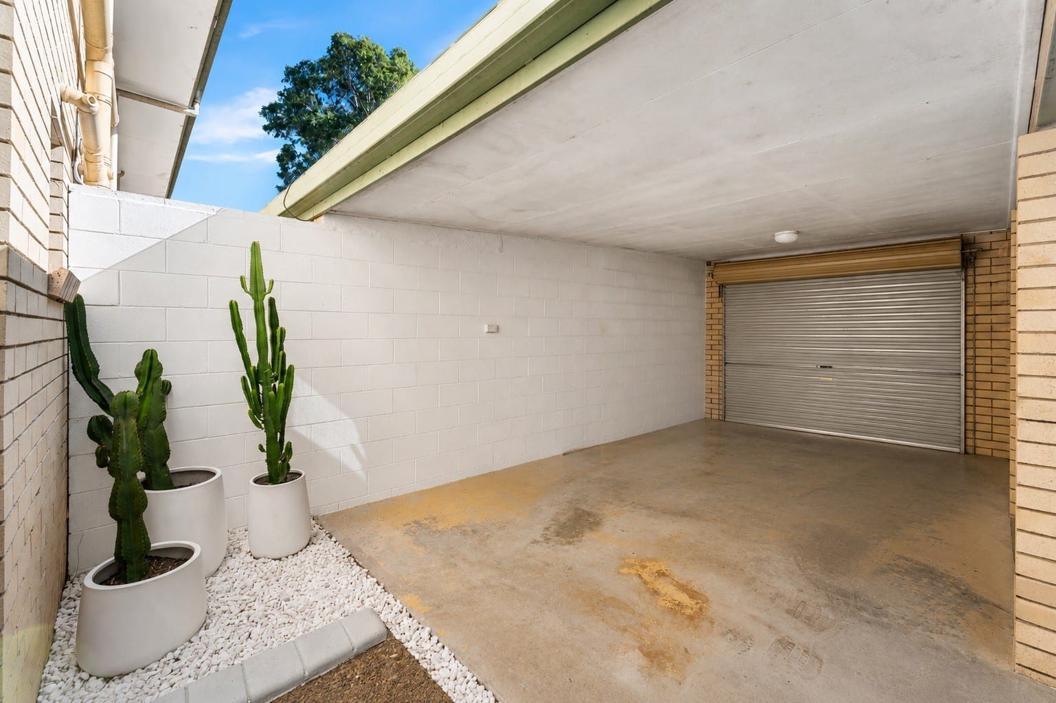 SOLD BY JAMIE VIBERT & NAJ ELSAYED