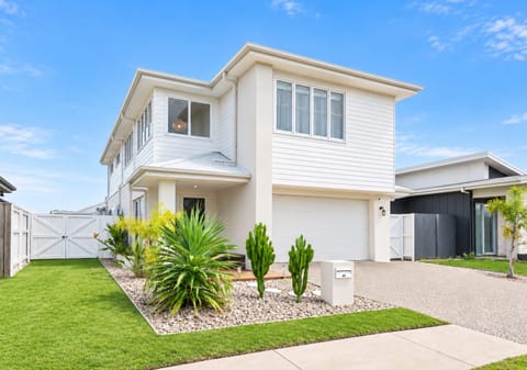 GUIDE $1.25M-$1.35M OFFERS CLOSE 5PM MONDAY 5TH OCTOBER