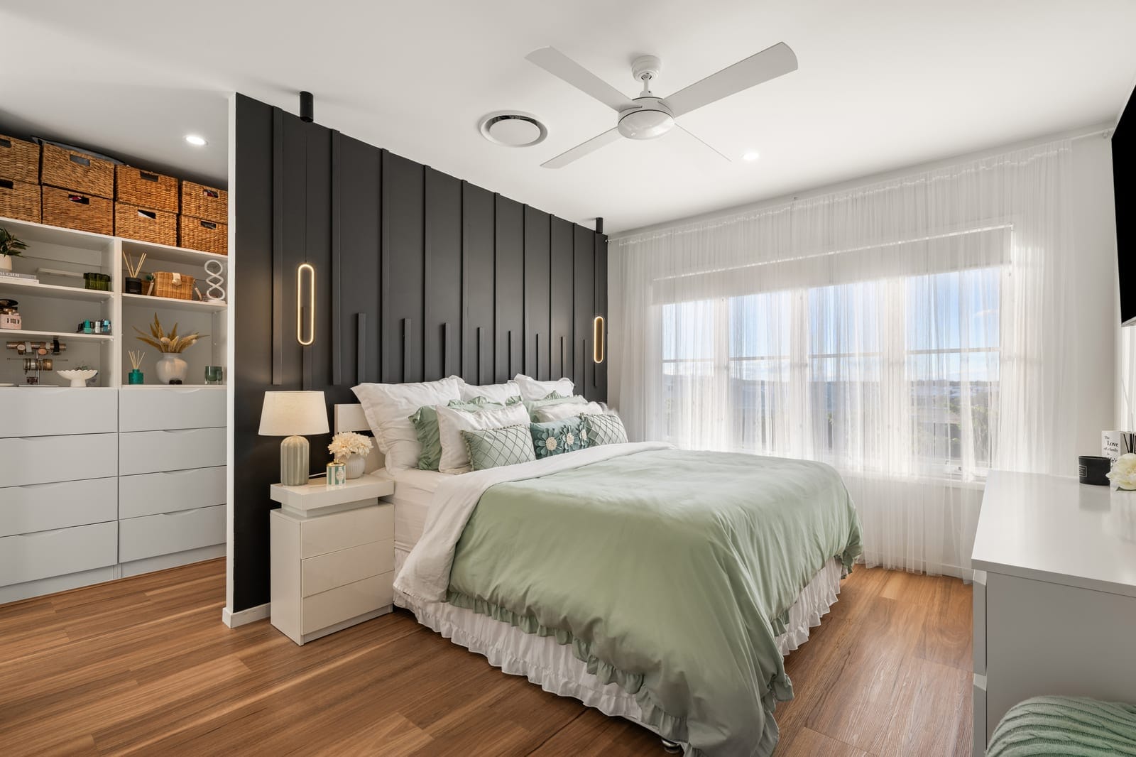 GUIDE $1.25M-$1.35M OFFERS CLOSE 5PM MONDAY 5TH OCTOBER