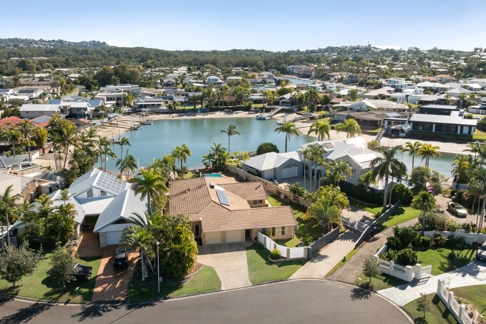 Family-Friendly Waterfront Living: Ocean Access, ¼ Acre!