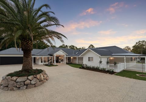 Acreage Without the Compromise - Nothing Overlooked