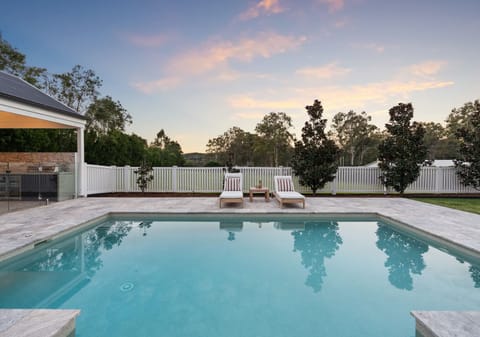 Acreage Without the Compromise - Nothing Overlooked