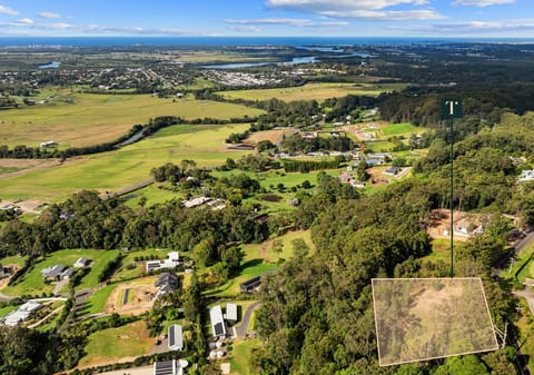 Elevated Rural Living with Coastline Views and Everyday Convenience
