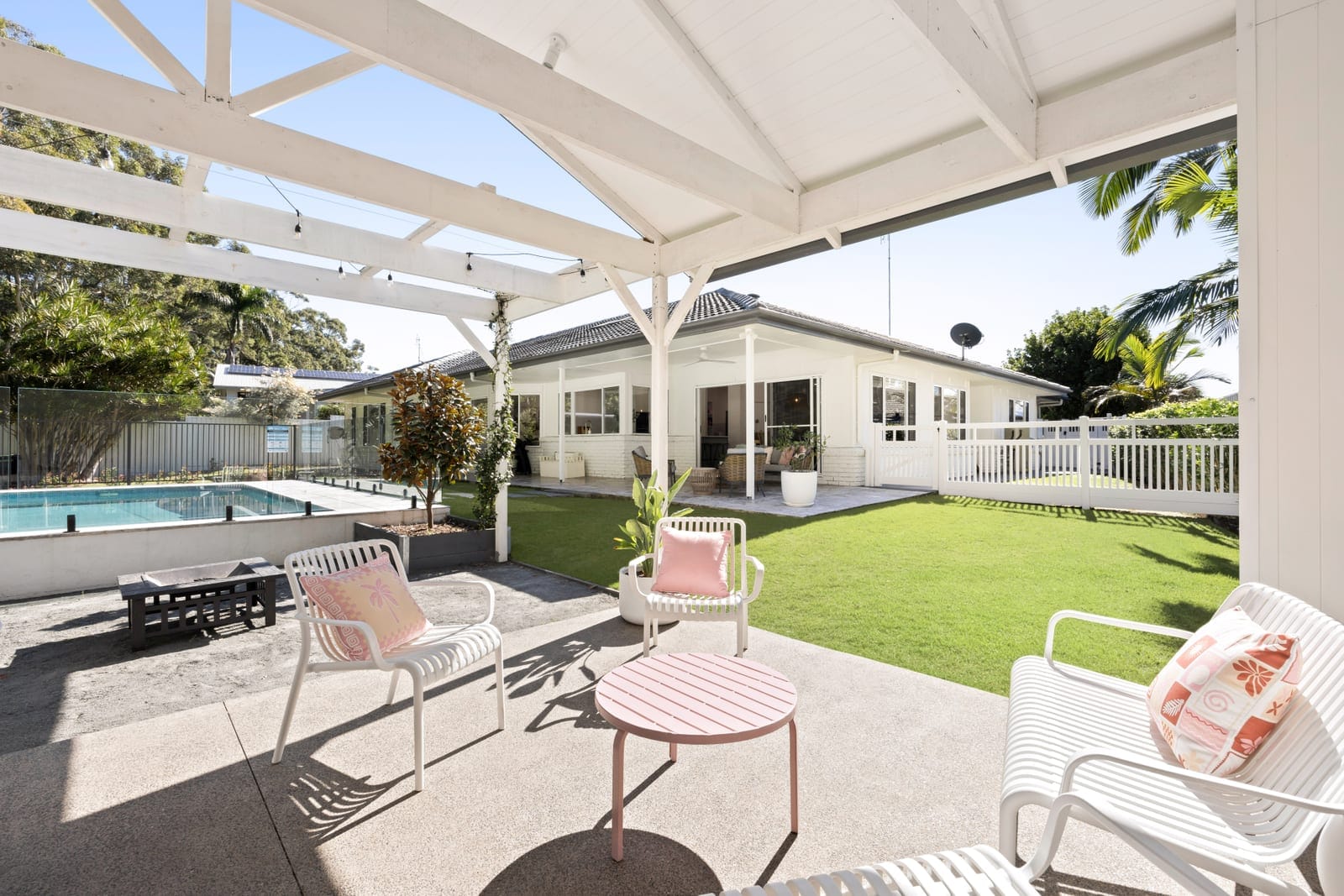 Renovated Resort-Style Family Living on 1,423m²