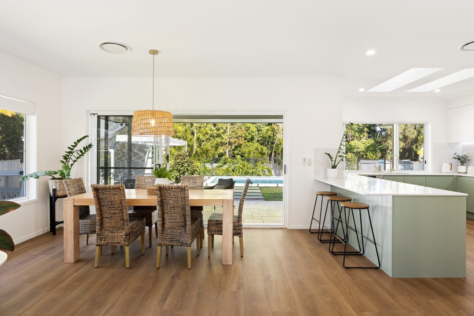 Renovated Resort-Style Family Living on 1,423m²