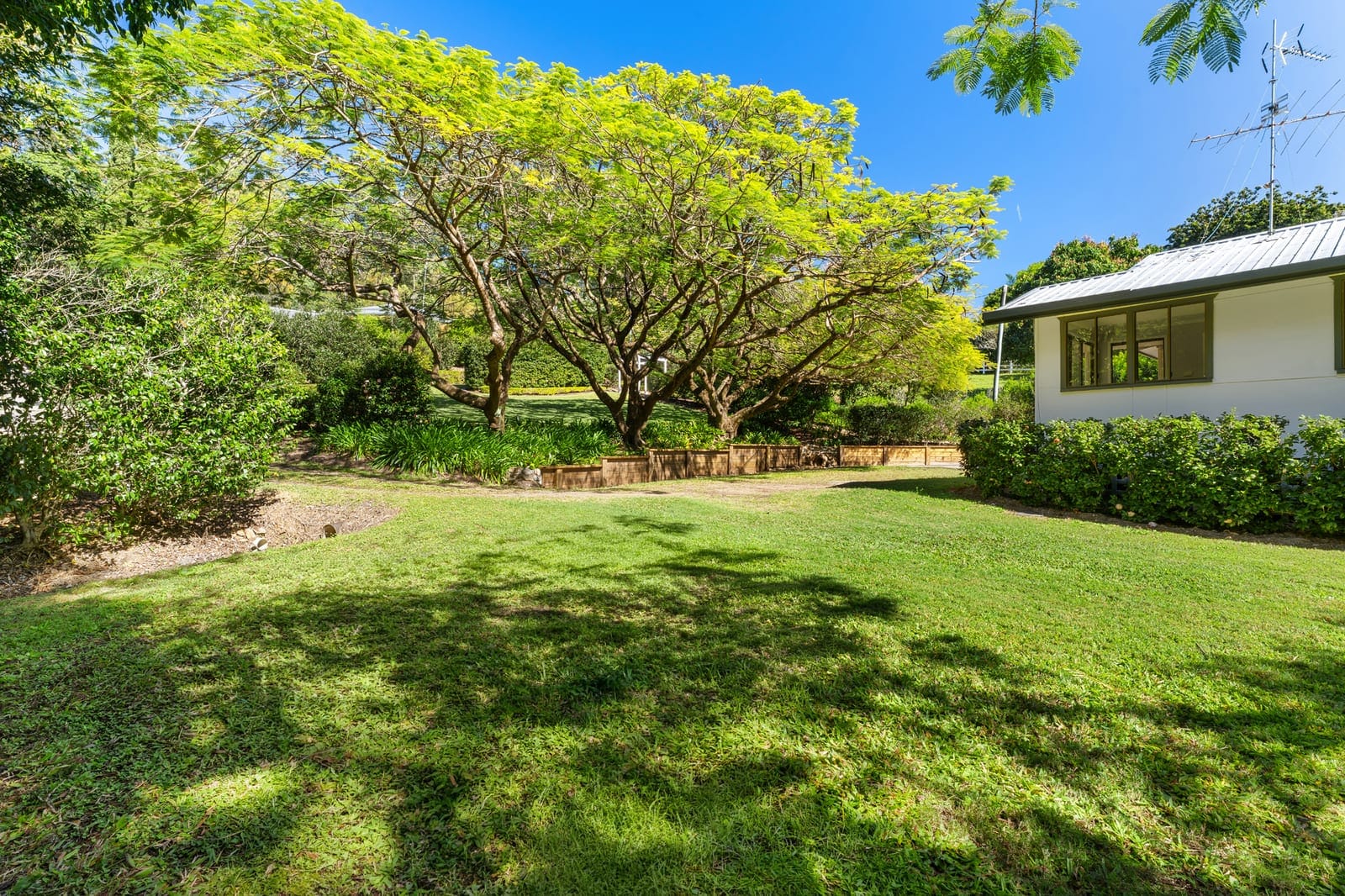 SOLD BY JAMIE VIBERT & NAJ ELSAYED