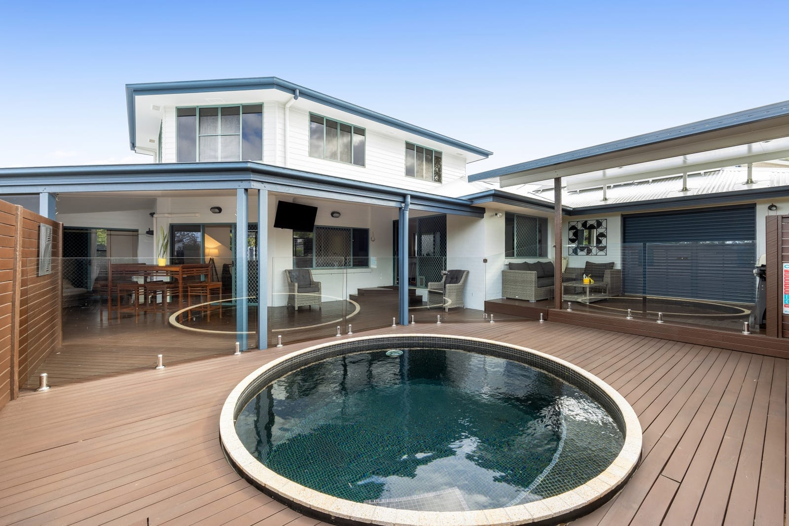 Fit 10+ Cars, Caravans & Boats - Family Home