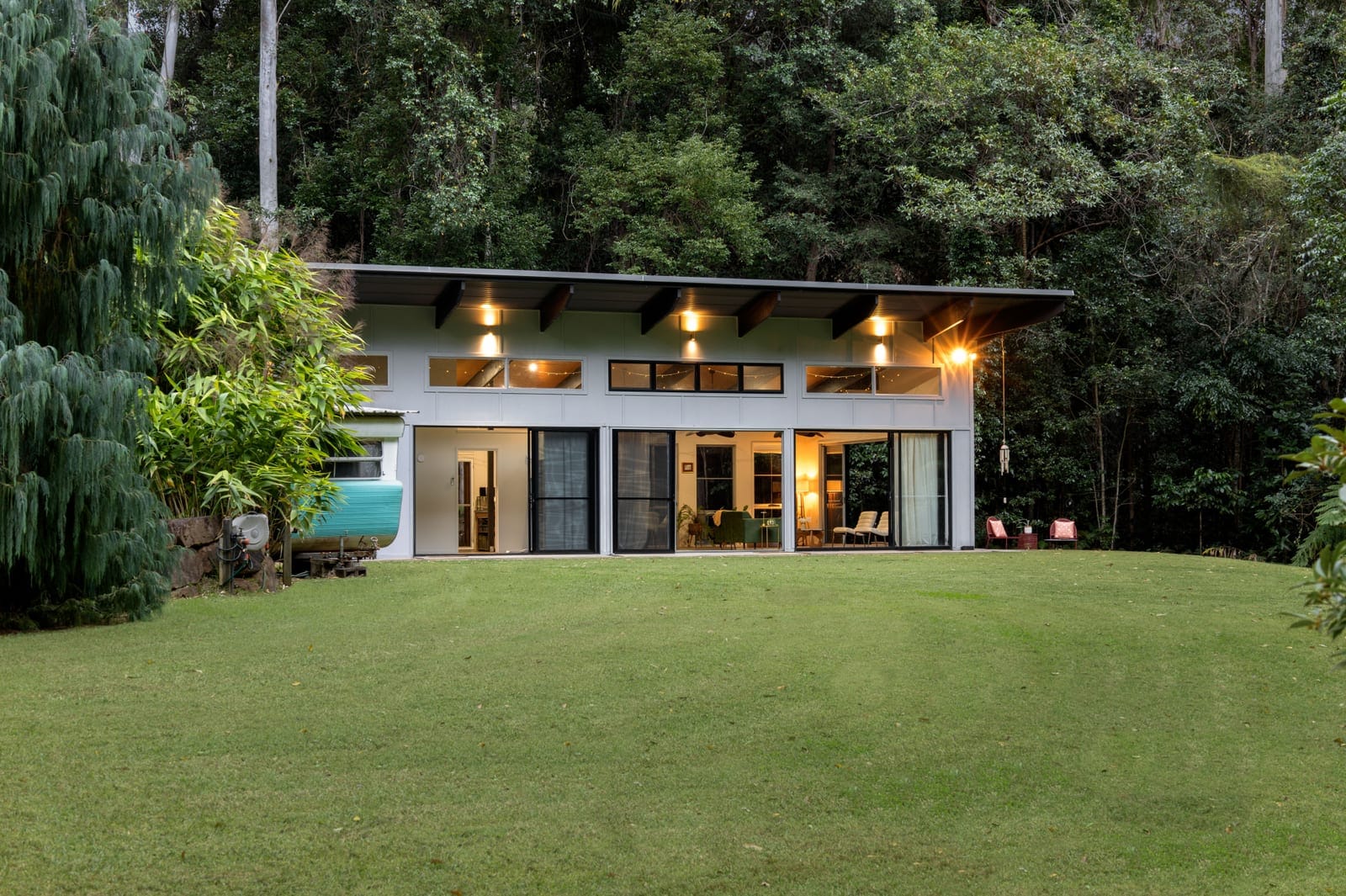 PRIVATE ACREAGE, DUAL LIVING & AN ENVIABLE PALMWOODS LIFESTYLE
