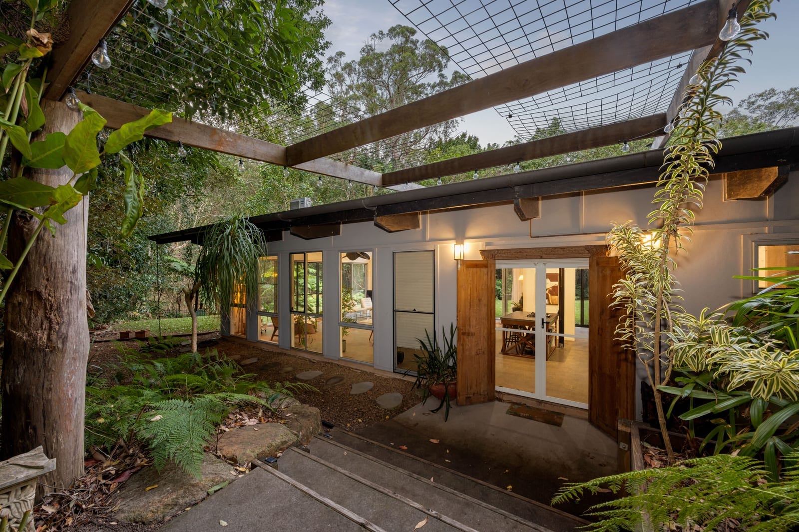 PRIVATE ACREAGE, DUAL LIVING & AN ENVIABLE PALMWOODS LIFESTYLE