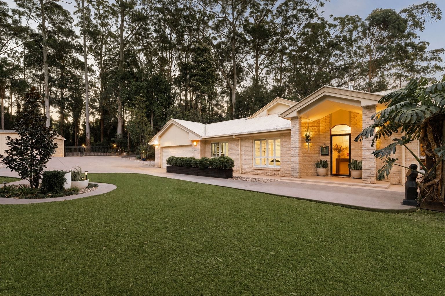 PRIVATE ACREAGE, DUAL LIVING & AN ENVIABLE PALMWOODS LIFESTYLE