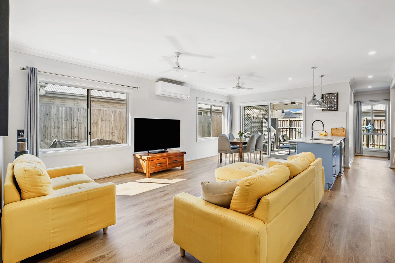 Modern Family Living with Pool in the Heart of Banya