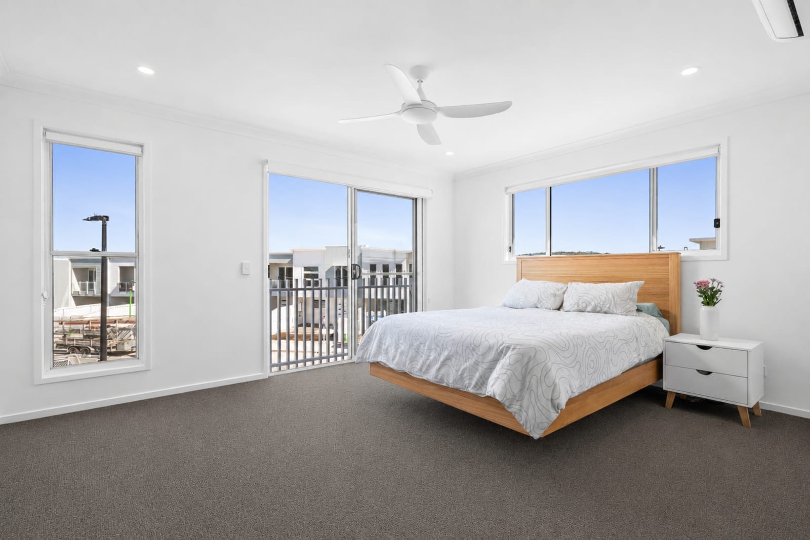 2 TARCUTTA LANE, NIRIMBA