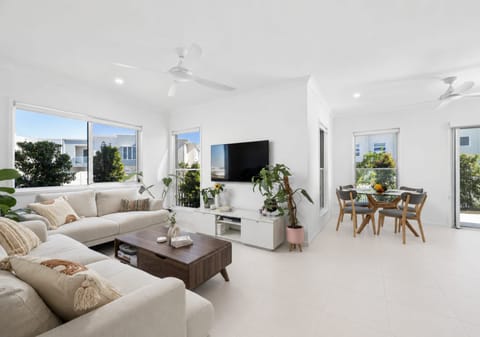 2 TARCUTTA LANE, NIRIMBA