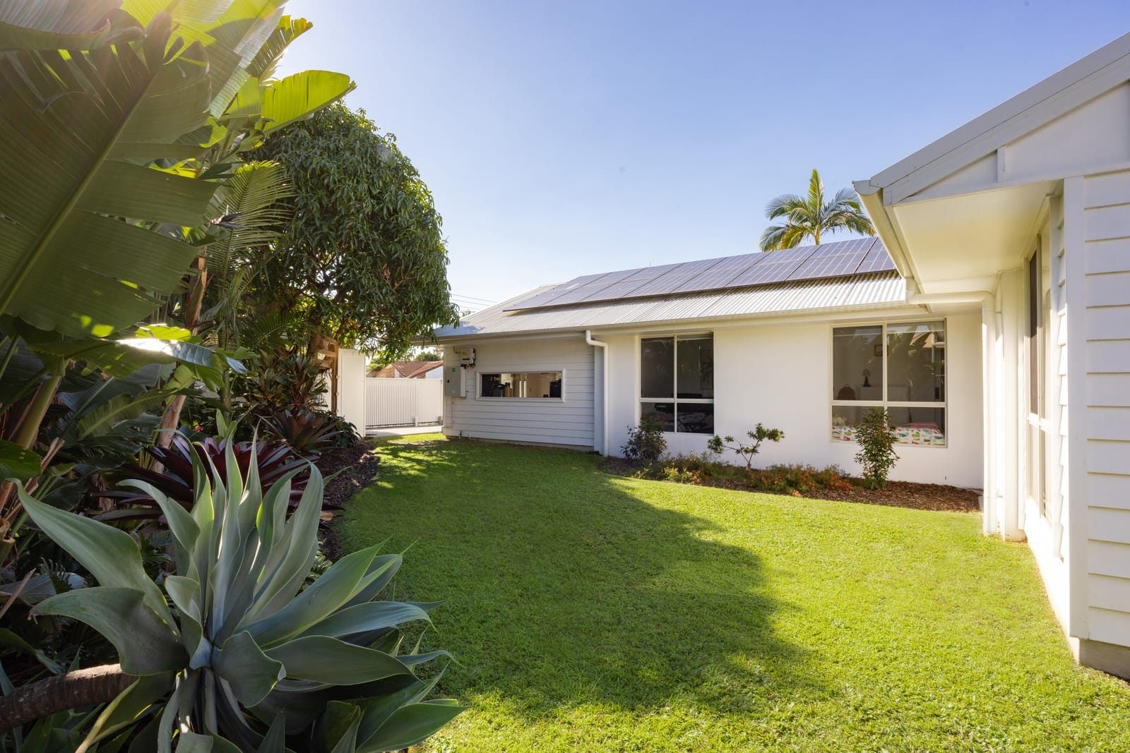 Sunlit Coastal Living Meets Thoughtful Functionality!