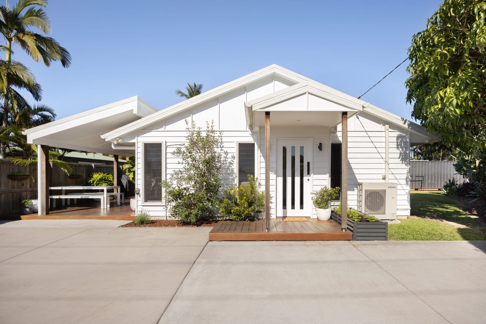 Sunlit Coastal Living Meets Thoughtful Functionality!