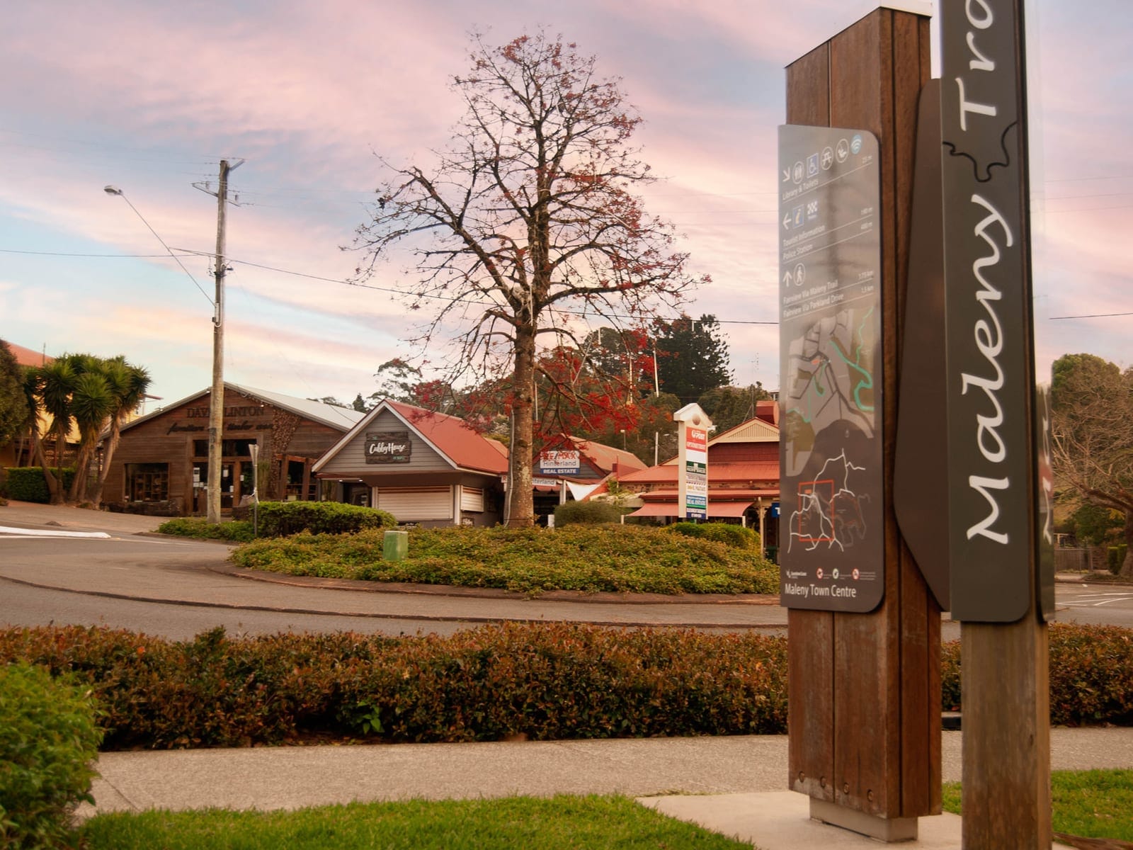 Boutique Hinterland living, moments from the heart of Maleny.