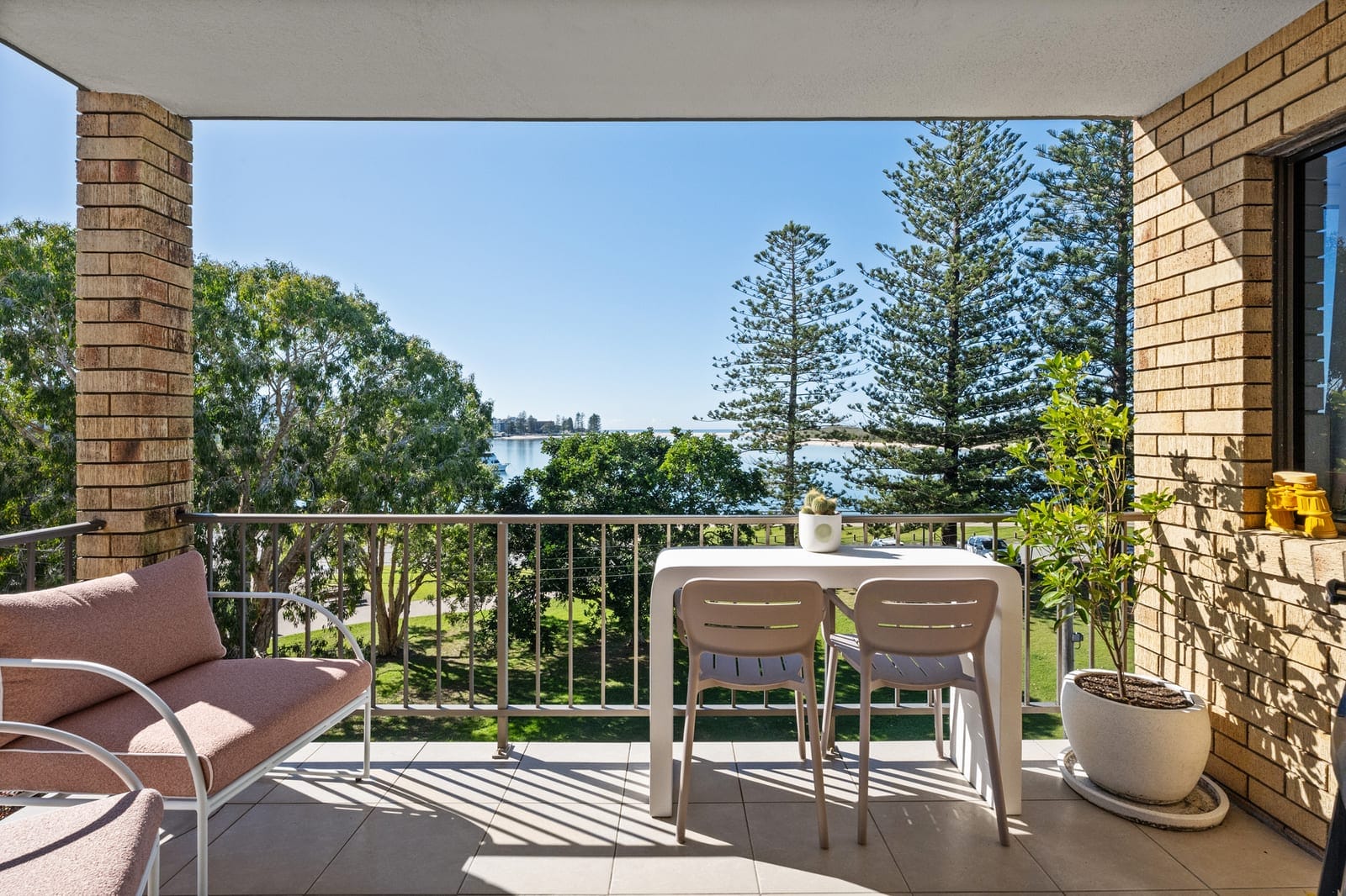 Beachfront Unit in Central Position
