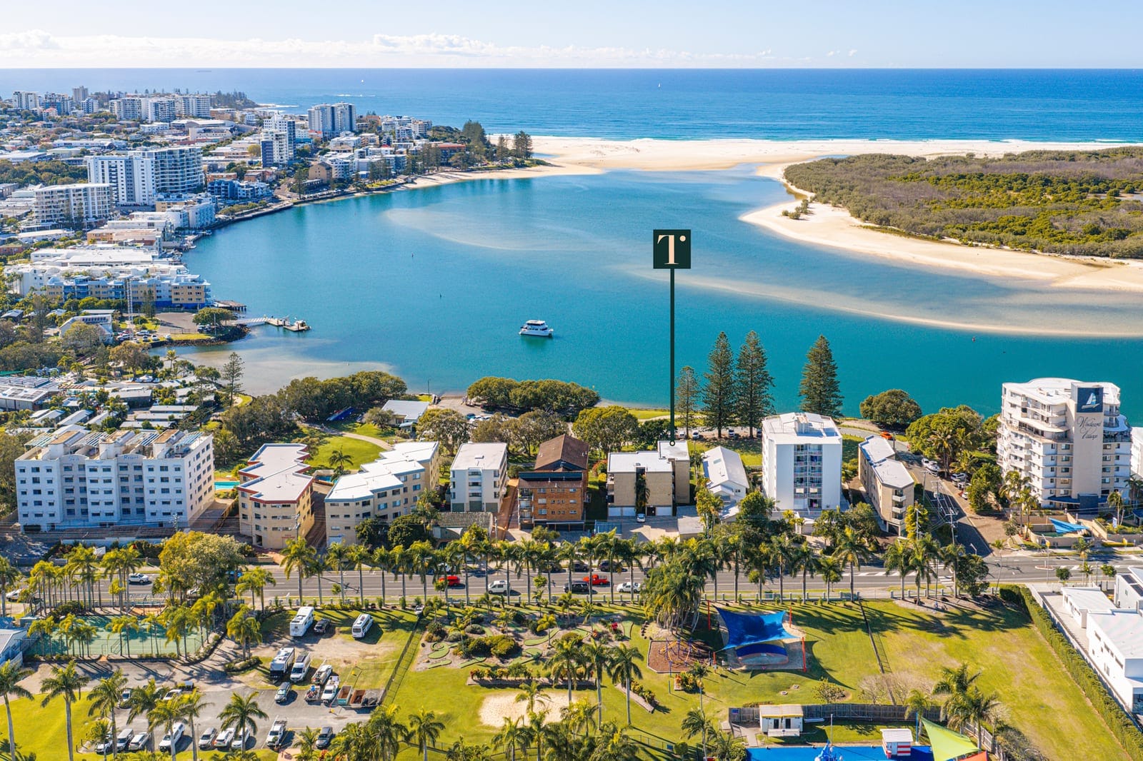 Beachfront Unit in Central Position