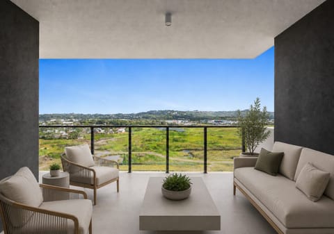 Elevated CBD Living With Expansive Views