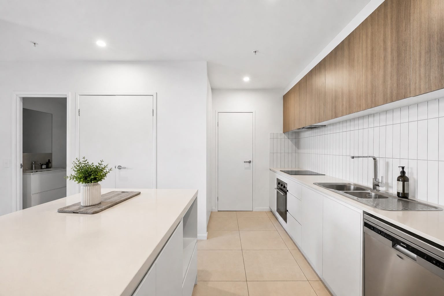 Elevated CBD Living With Expansive Views