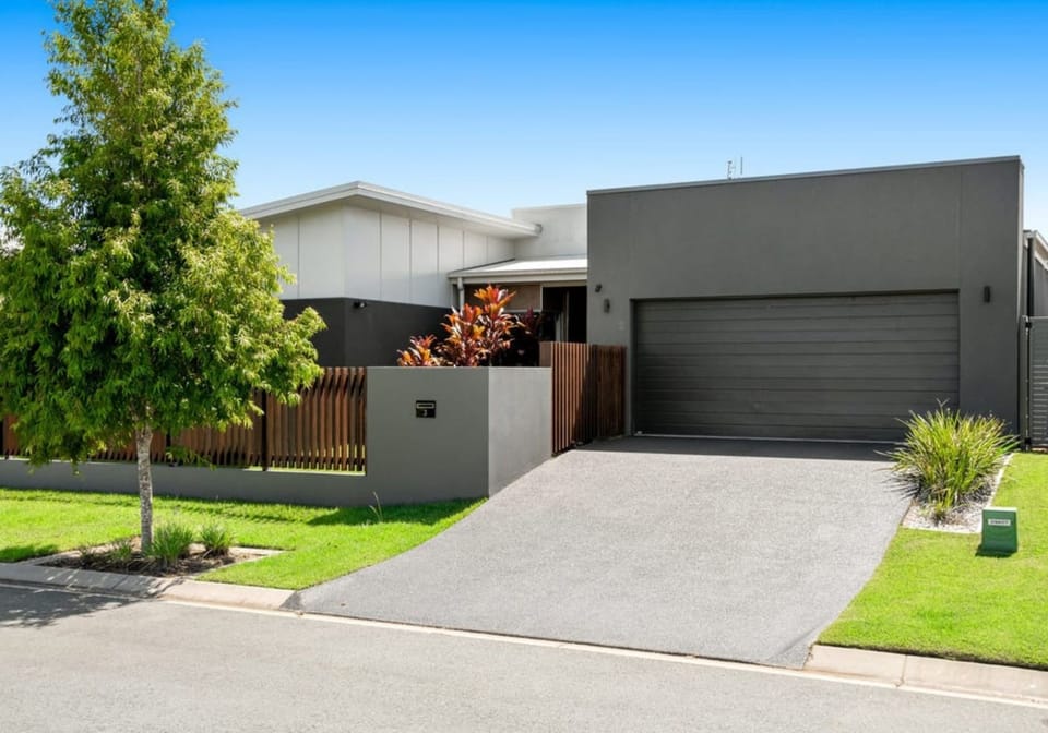 Reserve-Side Living, Designer Style on Rare 576m² Block