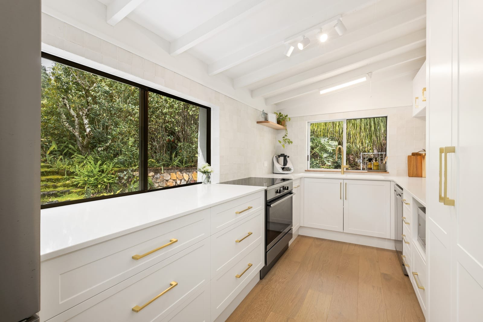 2.5 Acres of Freedom, Just Minutes from the Coast