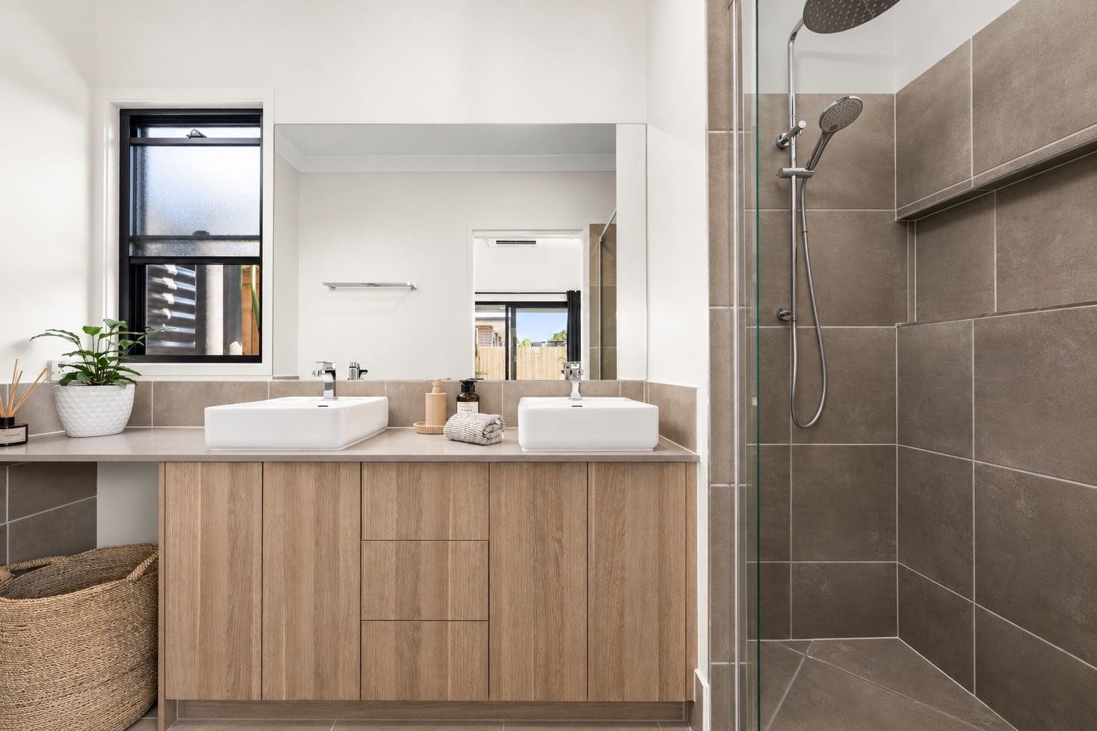 Contemporary Comfort Moments from Aura’s Best Lifestyle Amenities