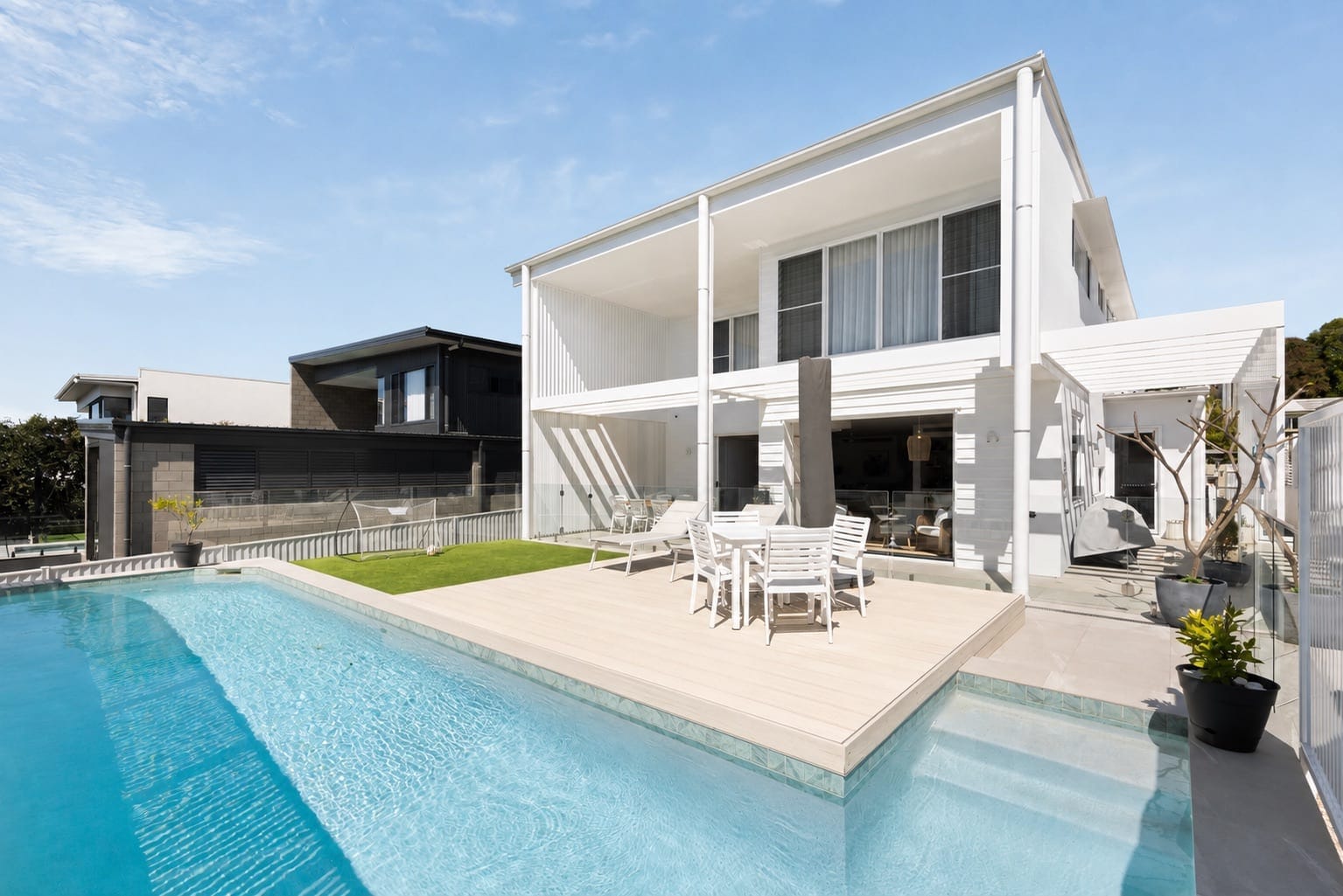 High-End, Luxury-Laden Designer Living in TOP Location