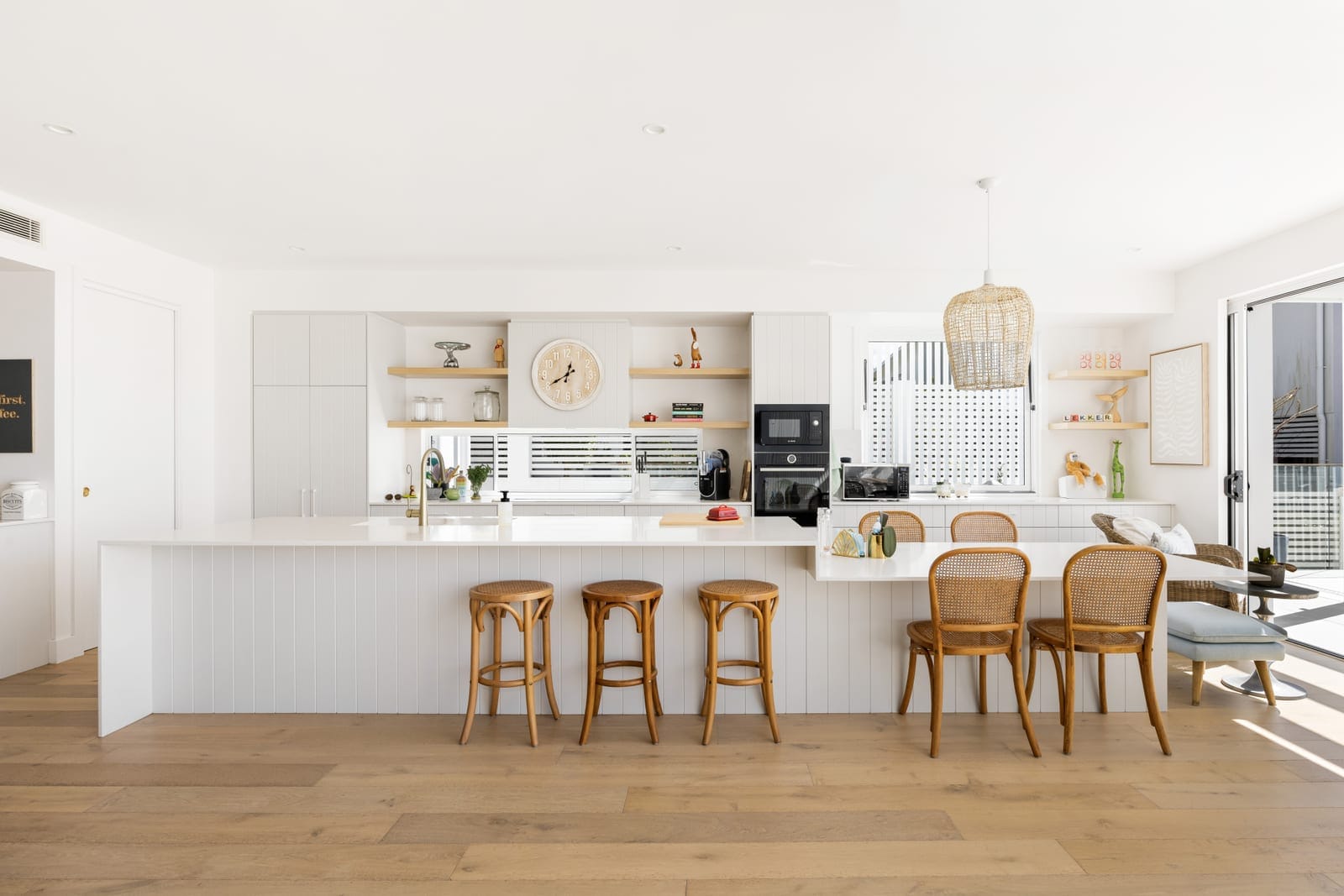High-End, Luxury-Laden Designer Living in TOP Location