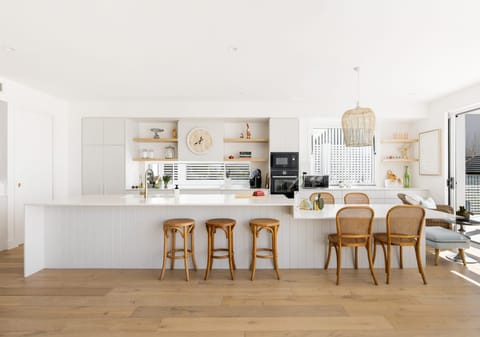 High-End, Luxury-Laden Designer Living in TOP Location