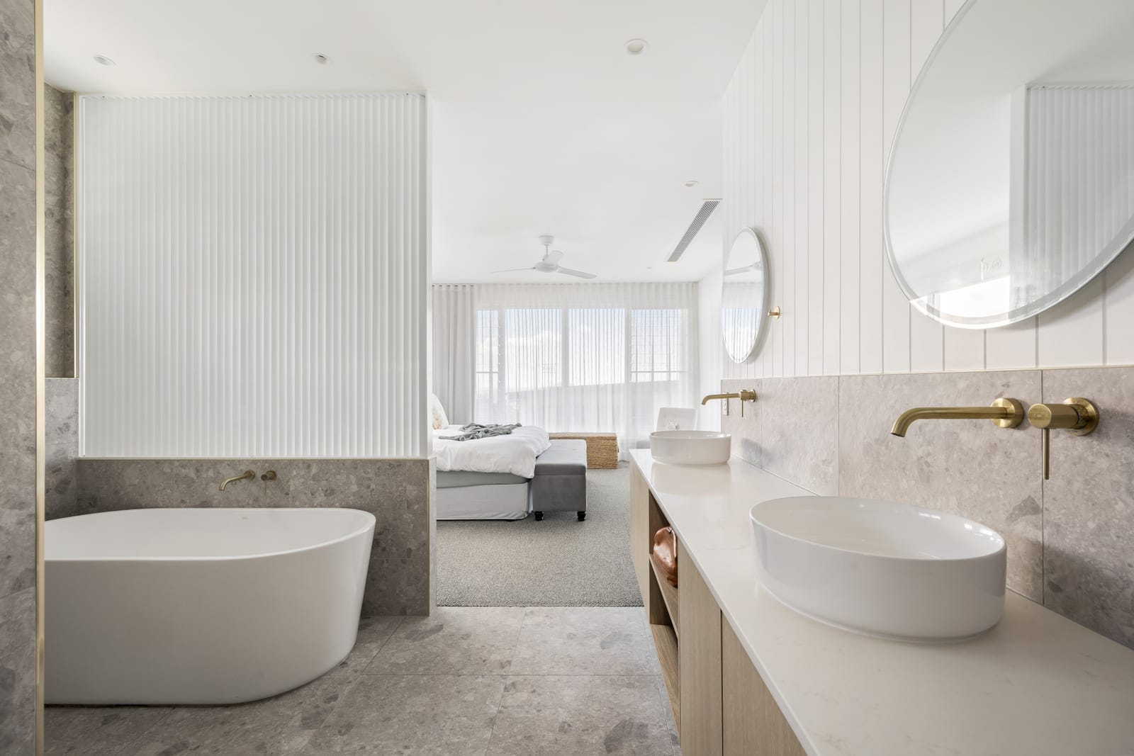 High-End, Luxury-Laden Designer Living in TOP Location