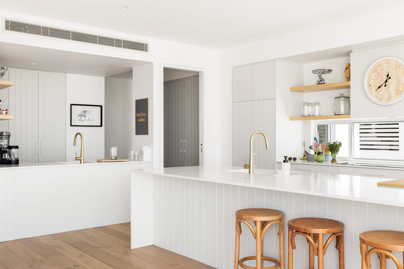 High-End, Luxury-Laden Designer Living in TOP Location