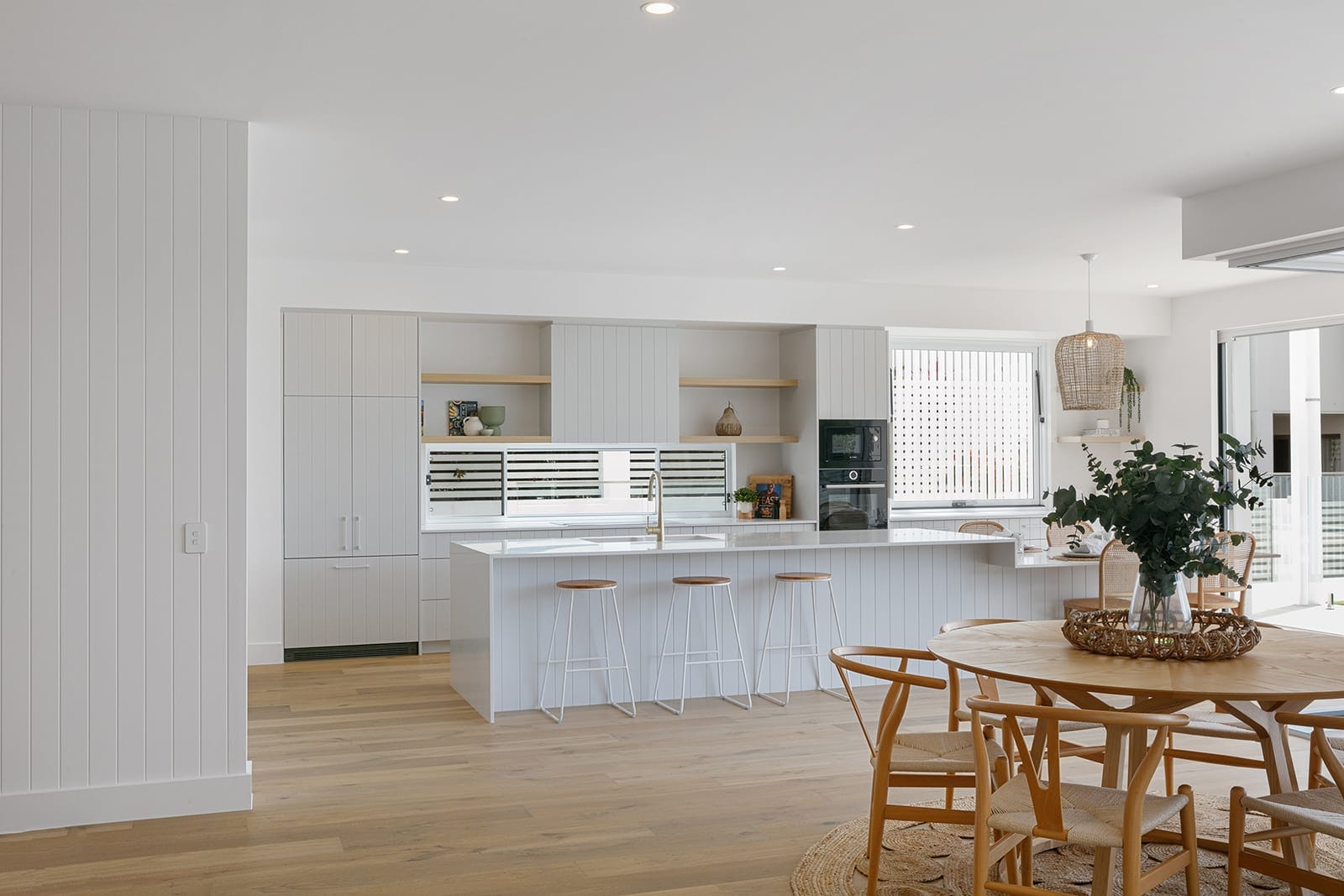 High-End, Luxury-Laden Designer Living in TOP Location