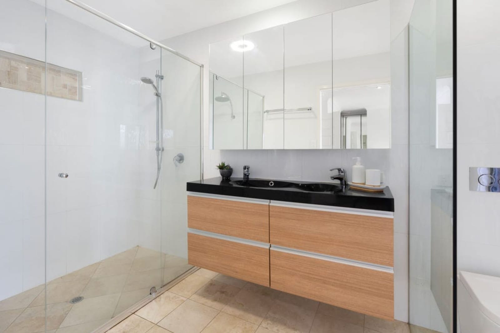 964m² Opportunity with Endless Potential – Renovate, Extend, Develop or Rebuild in Prime Currimundi