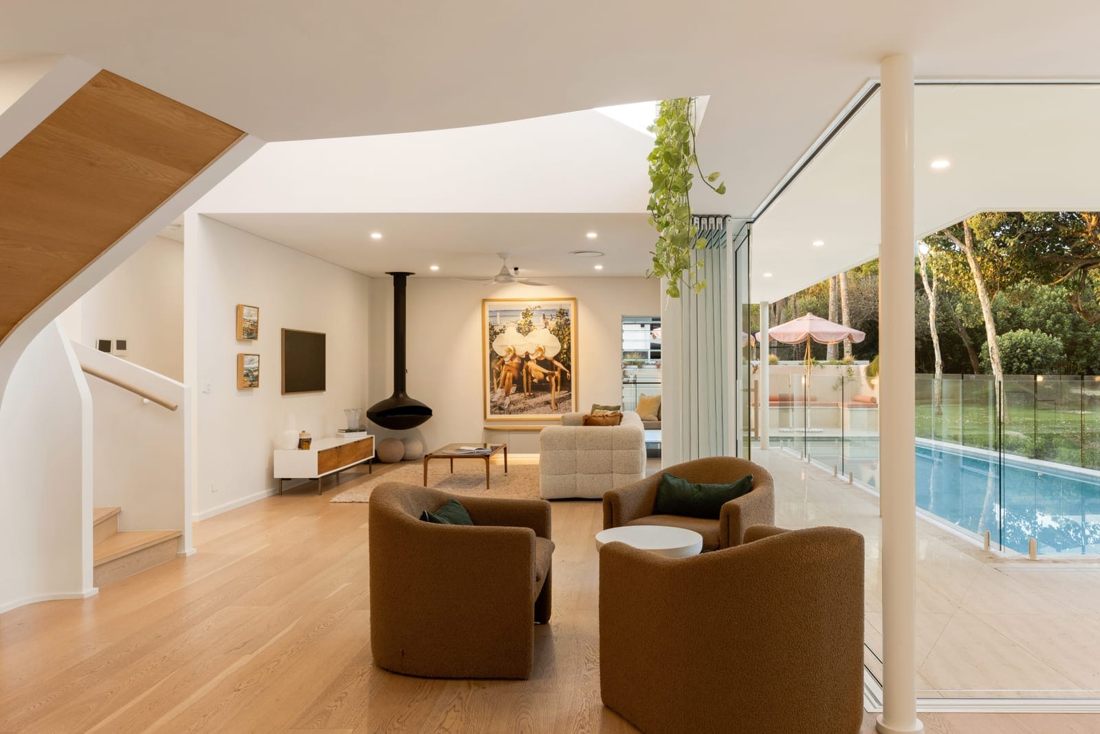 Oceanic House: Beachside Perfection