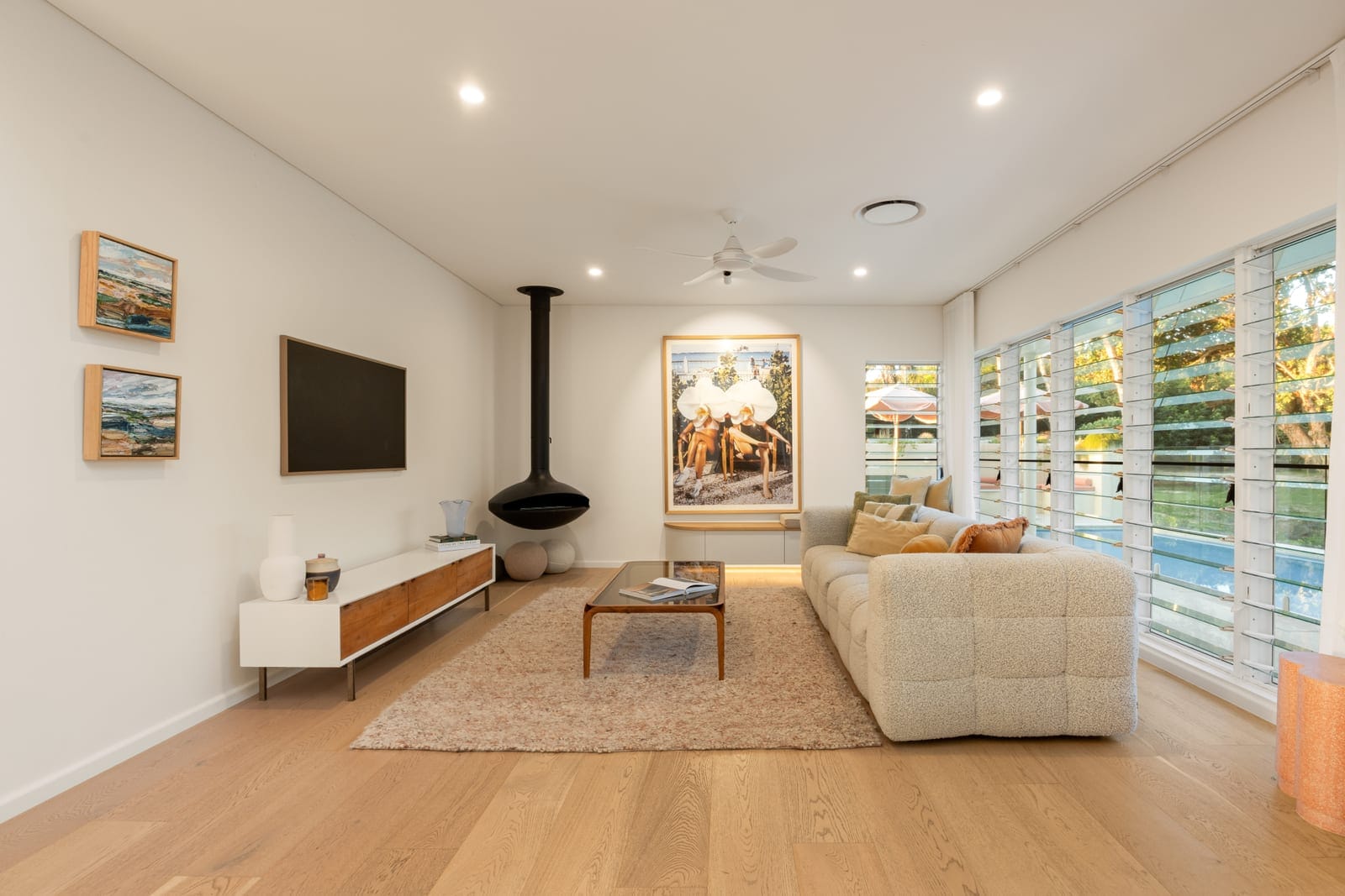 Oceanic House: Beachside Perfection