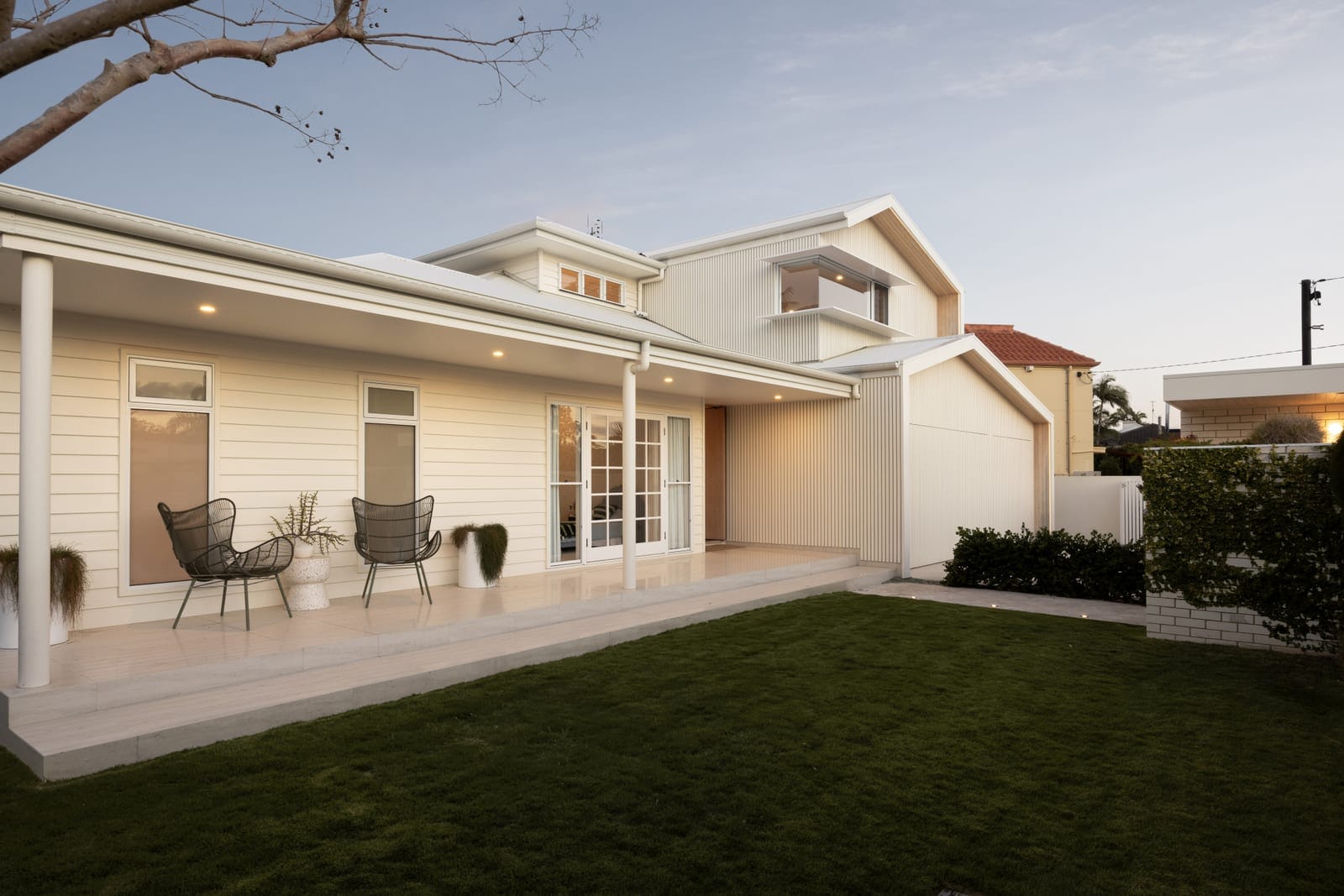 Oceanic House: Beachside Perfection