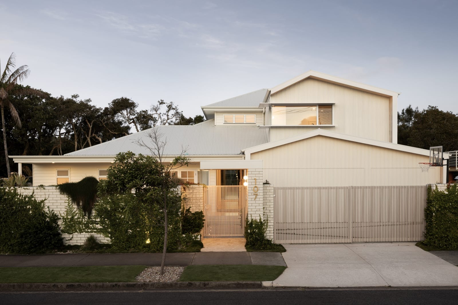 Oceanic House: Beachside Perfection