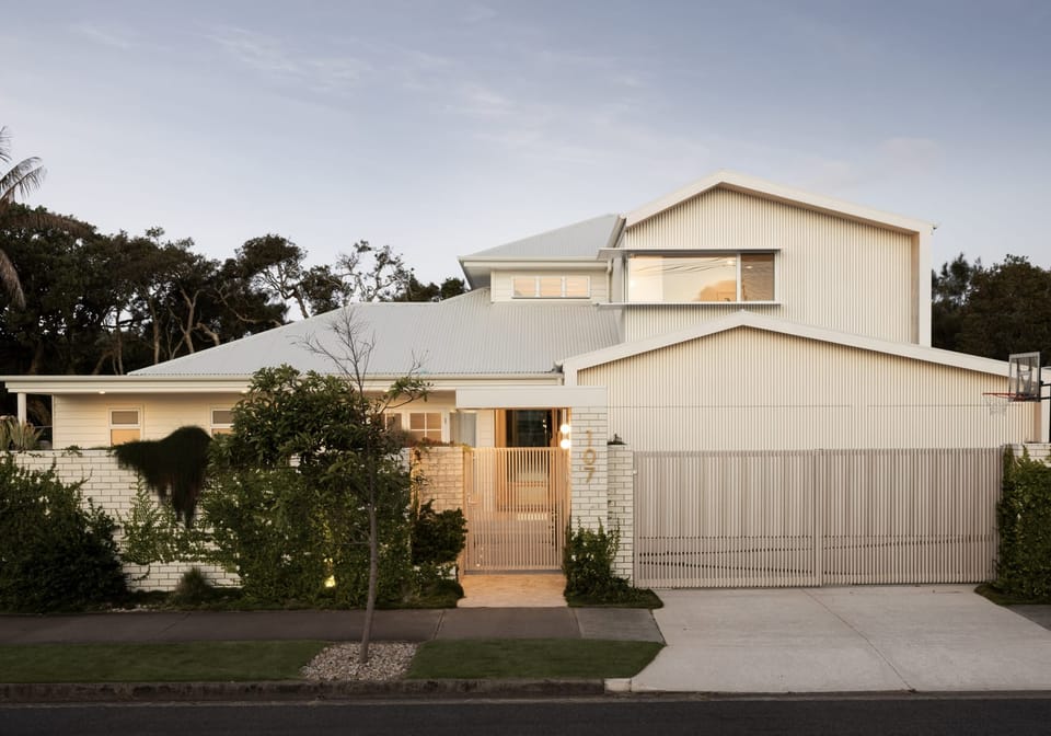 Oceanic House: Beachside Perfection