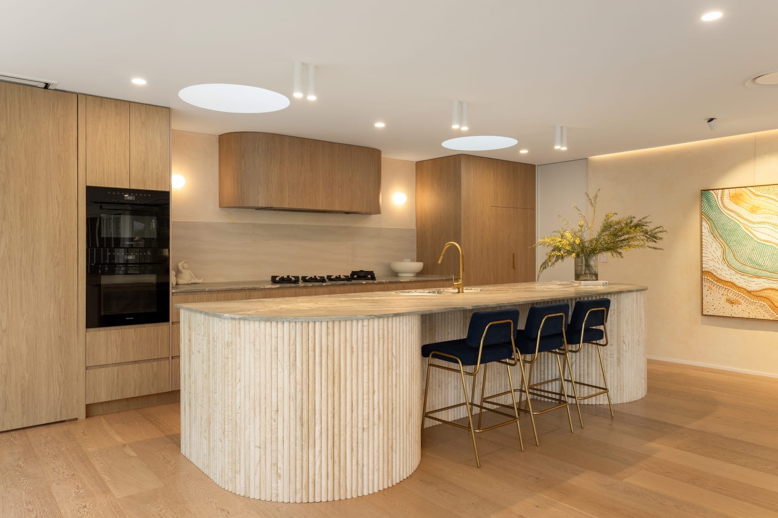 Oceanic House: Beachside Perfection