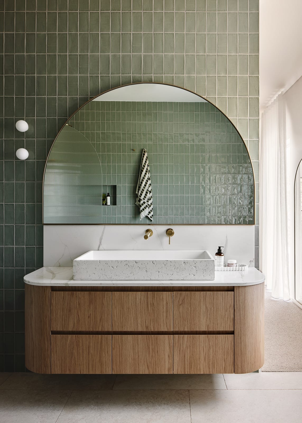 Oceanic House: Beachside Perfection